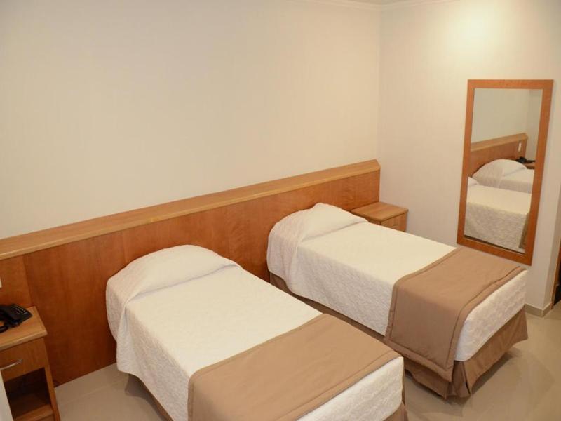 saionara-hotel-rio-de-janeiro-quarto-com-2-camas-de-solteiro-22898.jpg